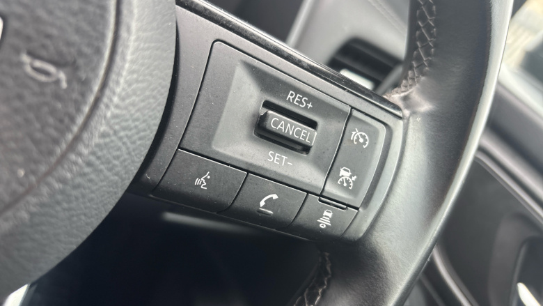 Nissan Qashqai 1.3 DiG-T MH N-Connecta 5dr Petrol Hatchback